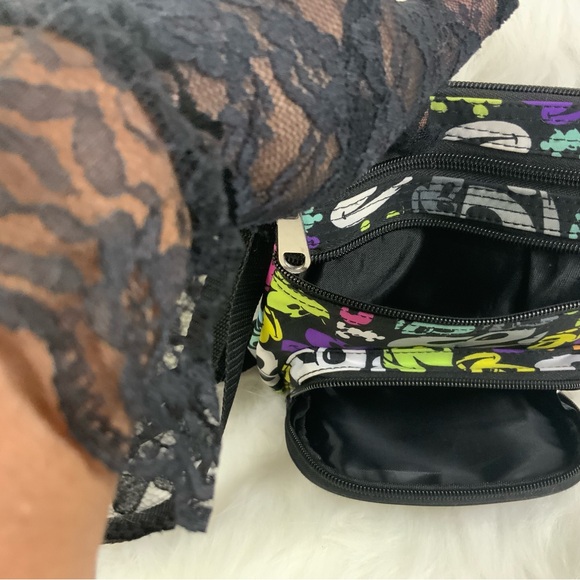 Disney Parks Mickey Mouse Messenger Bag (NWOT) - Picture 5 of 9